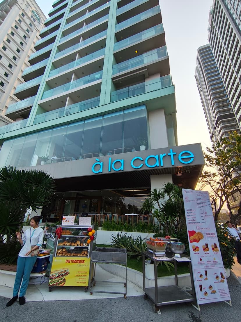 A La Carte Da Nang Beach