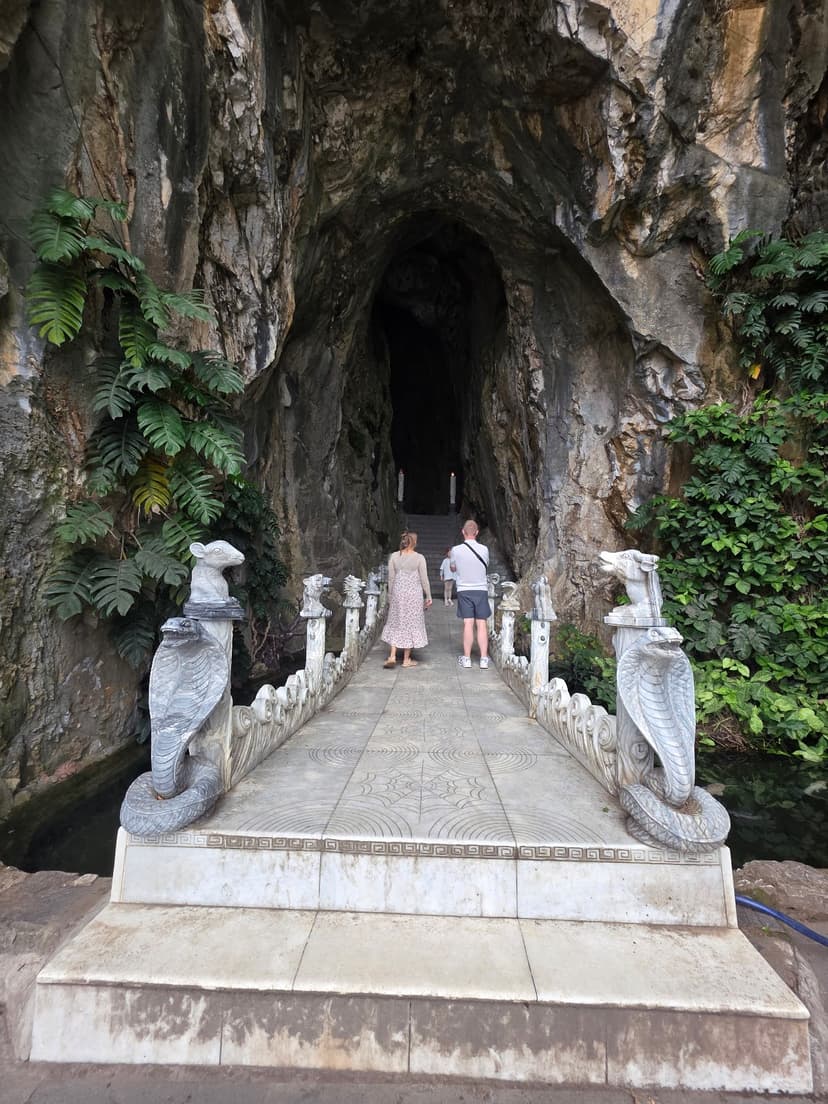 Am Phu Cave (Hell Cave, Marble Mountains)