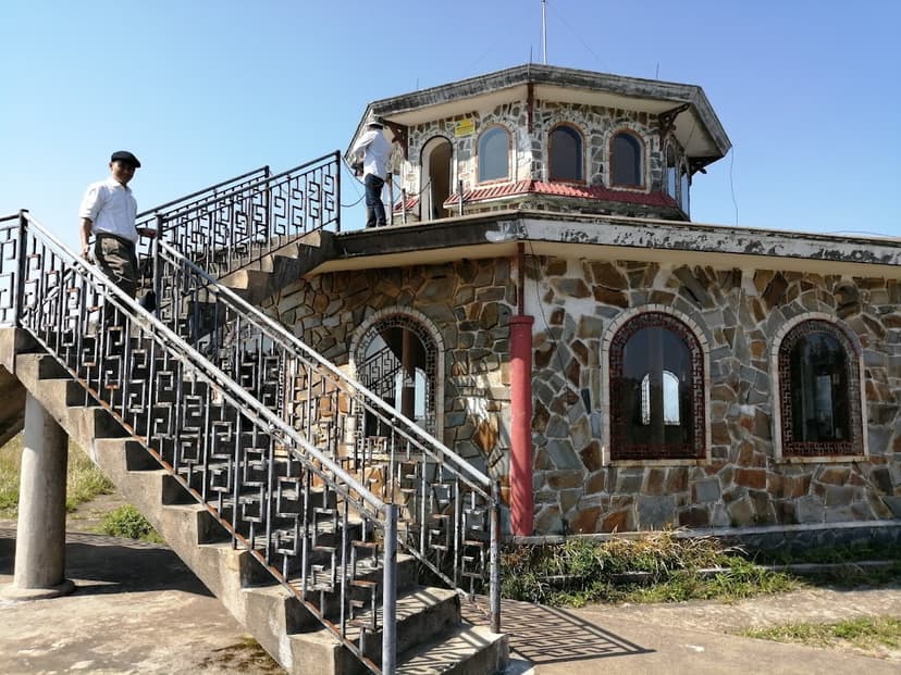 Hai Vong Dai Viewpoint (Bach Ma Summit)