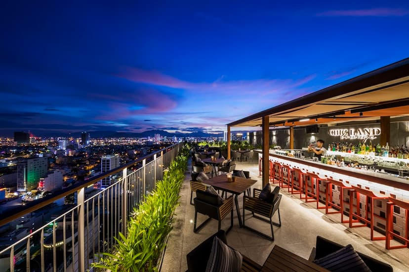 Chicland Rooftop Lounge