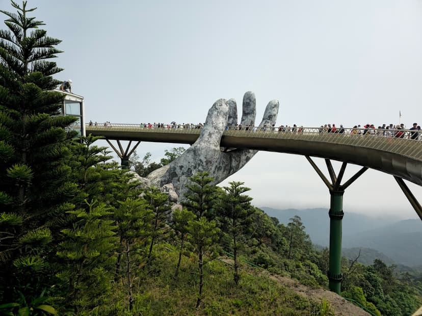 Great Panorama of Hoa Phat, Ba Na Hills, Hai Van and Da Nang Bay (no view - overgrown)