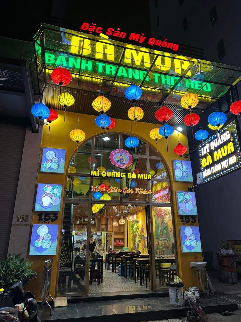 Mi Quang Ba Mua — 30-year Mi Quang chain