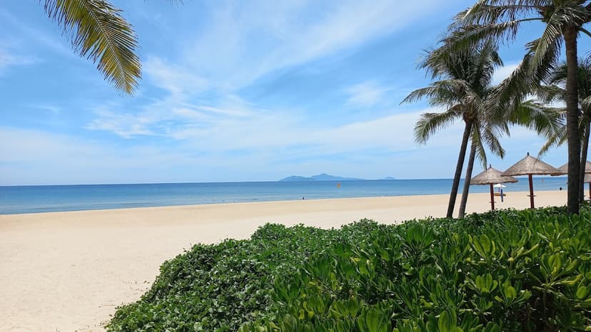 Non Nuoc Beach