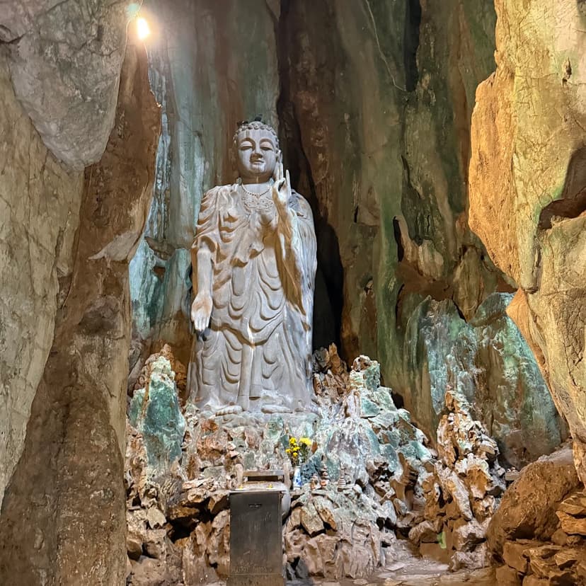 Tang Chon Cave (Marble Mountains)